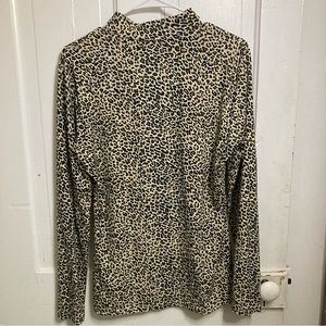 NWOT Women’s leopard print mock turtleneck shirt